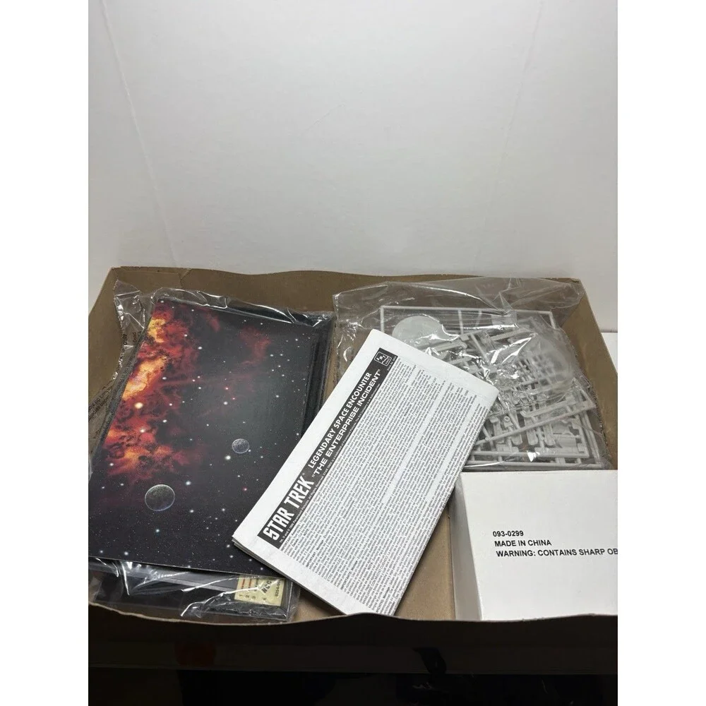 Star Trek The Enterprise Incident Legendary Space Encounter Model Kit AMT 8254